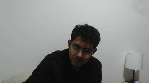 Snapshot of toy_sweet chatting on 06-23-26, 01:58 Xander online show from 06-23-26, 01:58