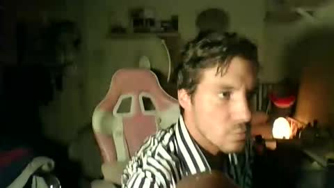 Snapshot of toyboysquirt chatting on 04-25-26, 04:04 toyboysquirt online show from 04-25-26, 04:04