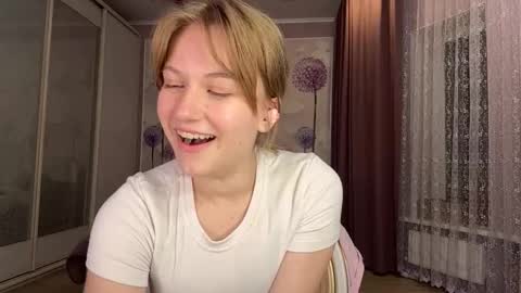 Snapshot of tracierolfson chatting on 03-26-26, 05:07 Anna online show from 03-26-26, 05:07