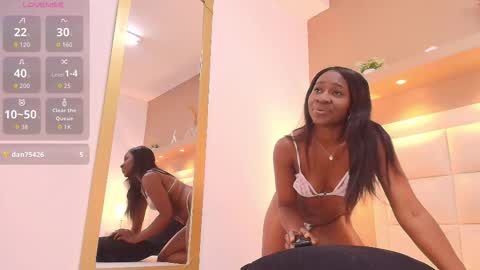Snapshot of tracydaviss chatting on 03-12-26, 12:11 Tracy online show from 03-12-26, 12:11