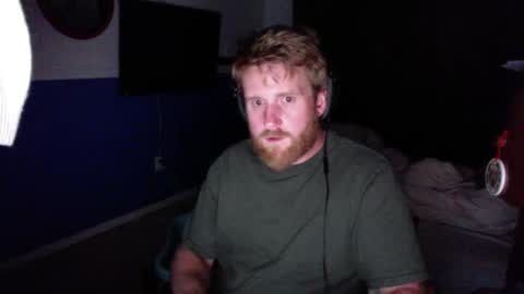 Snapshot of tragicallyhard chatting on 09-10-25, 01:05 tragicallyhard online show from 09-10-25, 01:05