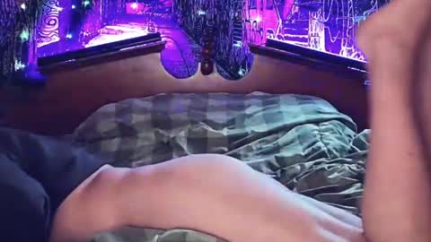 Snapshot of trailer_made chatting on 10-09-25, 09:57 Ethan Nash online show from 10-09-25, 09:57