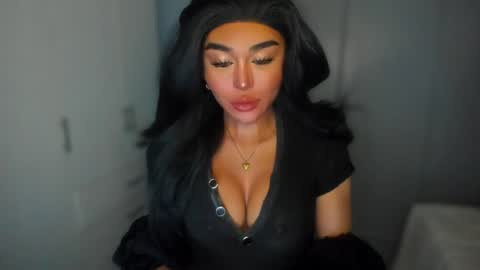 Snapshot of transnextdoor_ chatting on 12-25-24, 05:47 ALMIGHTY GODDESS VALENTINA online show from 12-25-24, 05:47