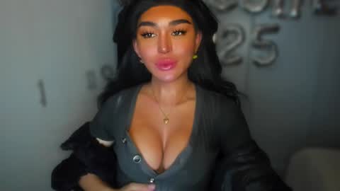 Snapshot of transnextdoor_ chatting on 01-01-25, 05:44 ALMIGHTY GODDESS VALENTINA online show from 01-01-25, 05:44
