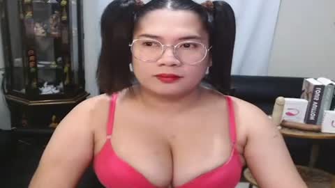 Snapshot of travelergirl chatting on 06-09-26, 06:19 travelergirl online show from 06-09-26, 06:19