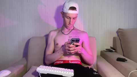 Travis online show from 04-20-26, 09:12