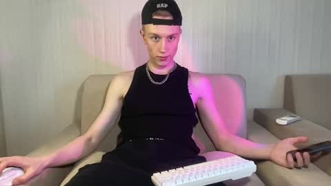 Travis online show from 04-26-26, 09:18