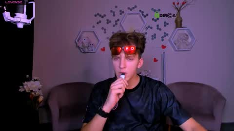 Travis online show from 09-22-25, 07:16