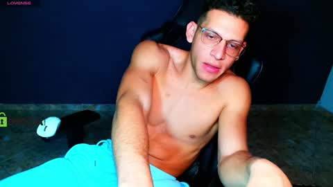 TRAVIS. online show from 01-30-25, 01:00