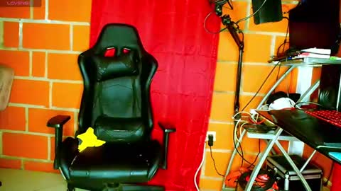 TRAVIS. online show from 06-30-26, 03:07