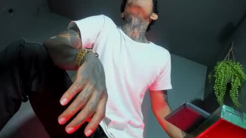 TRAV - INDEPENDENT MODEL online show from 10-23-25, 01:49