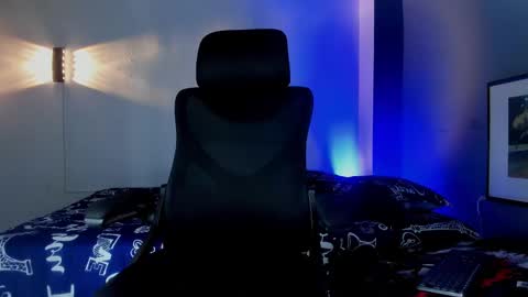 TRAV - INDEPENDENT MODEL online show from 11-12-25, 07:09