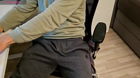 tree1989 online show from 10-04-25, 06:06