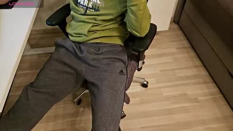 tree1989 online show from 10-20-25, 07:03