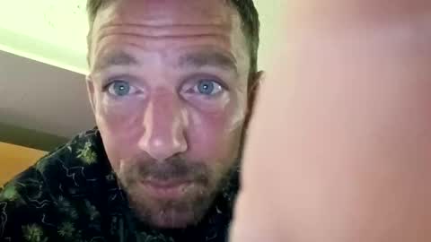 treedude303720 online show from 11-04-25, 08:02