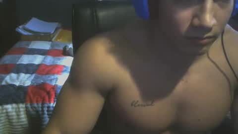 Snapshot of tremboman10 chatting on 04-17-26, 05:05 Trembo man online show from 04-17-26, 05:05