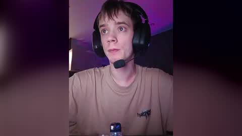 Snapshot of treska11 chatting on 05-18-26, 06:25 Treska online show from 05-18-26, 06:25