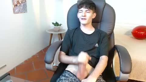 Snapshot of trevor_mob chatting on 03-19-26, 07:40 trevor_mob online show from 03-19-26, 07:40