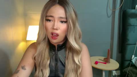 trexie_fucks15 online show from 11-04-25, 05:45