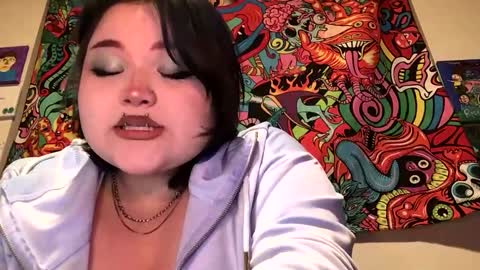 Snapshot of trhothoney chatting on 12-09-24, 02:02 Trixie online show from 12-09-24, 02:02