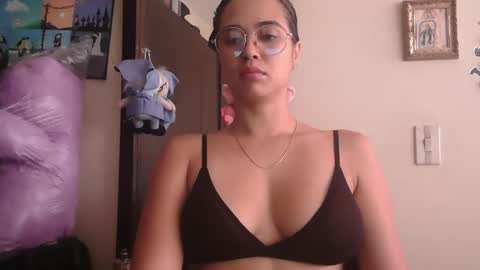 Snapshot of triana_bell chatting on 04-28-26, 05:40 triana_bell online show from 04-28-26, 05:40