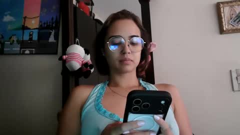 triana_bell online show from 06-07-26, 04:00