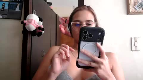 triana_bell online show from 06-20-26, 07:05
