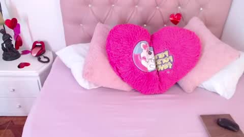 triana_crimson online show from 02-19-25, 09:14