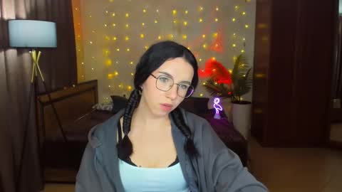 TriciaDaisy online show from 04-27-26, 11:30