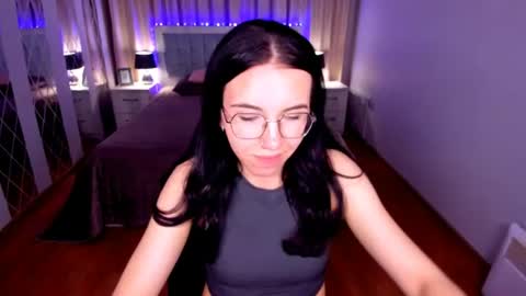 Snapshot of triciadaisy chatting on 06-12-26, 08:30 TriciaDaisy online show from 06-12-26, 08:30