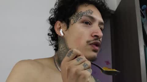 - trieone online show from 10-22-25, 01:39