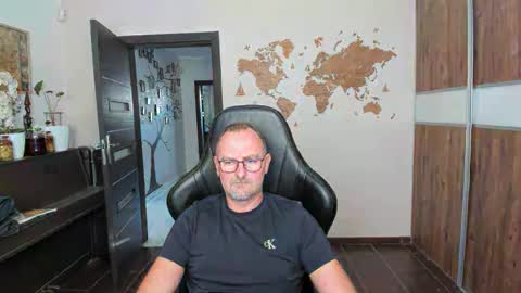 triglav2125 online show from 10-22-25, 07:41