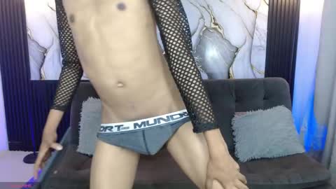 Snapshot of triiangel_latinboy chatting on 04-26-26, 01:58 Johan online show from 04-26-26, 01:58
