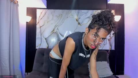 Snapshot of triiangel_latinboy chatting on 04-30-26, 12:39 Johan online show from 04-30-26, 12:39