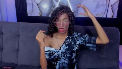 Snapshot of triiangel_latinboy chatting on 05-04-26, 12:39 Johan online show from 05-04-26, 12:39