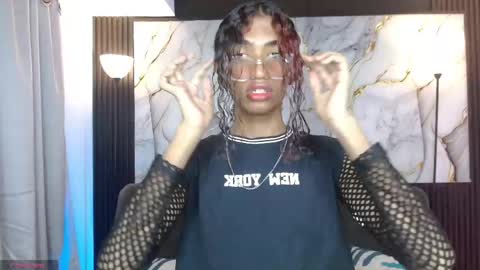 Snapshot of triiangel_latinboy chatting on 05-11-26, 12:27 Johan online show from 05-11-26, 12:27