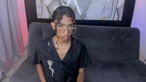 Snapshot of triiangel_latinboy chatting on 05-20-26, 12:33 Johan online show from 05-20-26, 12:33