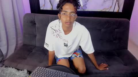 Snapshot of triiangel_latinboy chatting on 05-25-26, 12:22 Johan online show from 05-25-26, 12:22