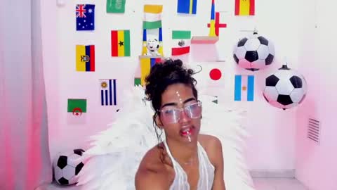 Snapshot of triiangel_latinboy chatting on 07-12-26, 12:51 Johan online show from 07-12-26, 12:51