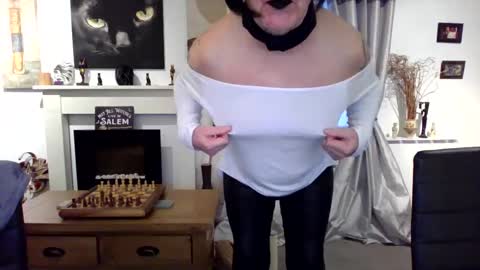 Snapshot of trinity1011 chatting on 02-17-26, 07:05 trinity1011 online show from 02-17-26, 07:05