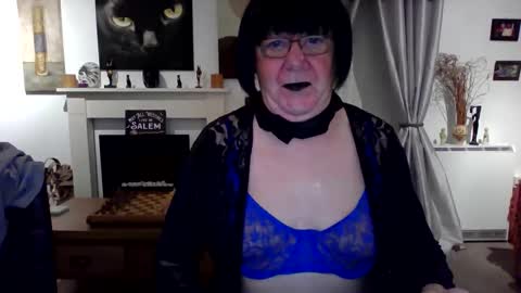 Snapshot of trinity1011 chatting on 04-06-26, 04:10 trinity1011 online show from 04-06-26, 04:10