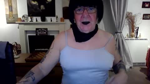 Snapshot of trinity1011 chatting on 04-06-26, 04:57 trinity1011 online show from 04-06-26, 04:57