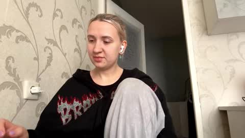 Snapshot of trinityfors chatting on 10-30-25, 07:32 Camilla online show from 10-30-25, 07:32