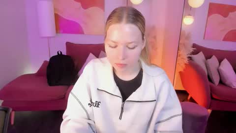 Snapshot of triplesec_ chatting on 10-17-25, 01:25 Tasya online show from 10-17-25, 01:25