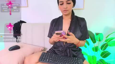 Snapshot of trissha_xk1 chatting on 01-20-25, 04:45 Trissha online show from 01-20-25, 04:45