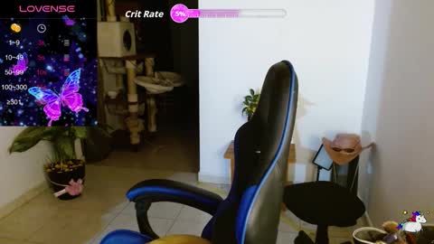 Snapshot of trixie_tangg chatting on 03-04-26, 01:33 Kitty online show from 03-04-26, 01:33