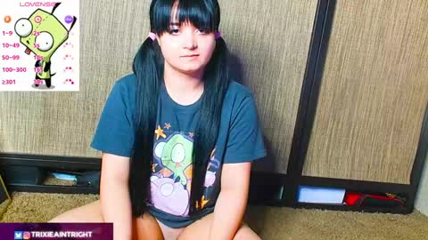 trixiedoescamcam online show from 10-08-25, 11:24