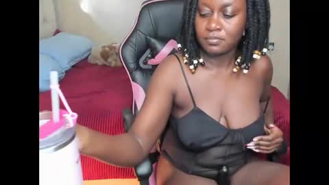 Snapshot of trizzytariaa chatting on 10-24-25, 12:45 Taria online show from 10-24-25, 12:45