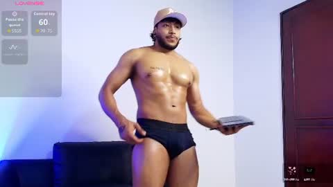 Snapshot of troy_lee1 chatting on 06-24-26, 12:31 online show from 06-24-26, 12:31