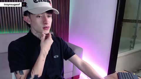 Troy online show from 09-25-25, 07:39